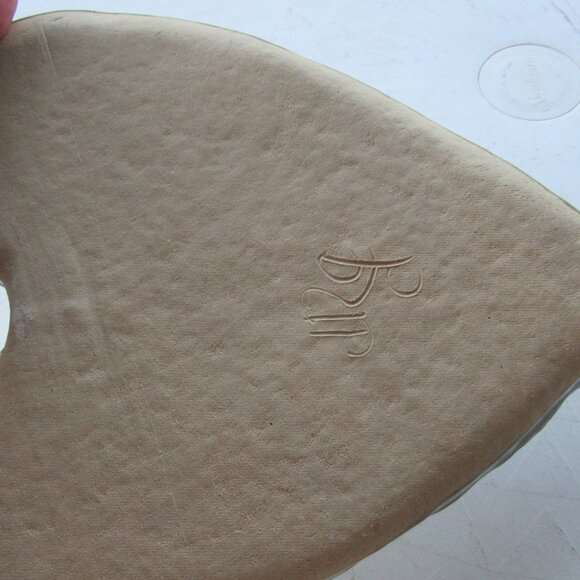 Handmade Large Pottery Leaf Tray - Picture 4 of 5